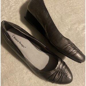 Bare Traps Landy Leather Slip On Wedge Heels Pumps Size 6 Silver Almond Toe